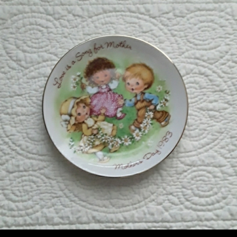 Avon 1983 mothers  day  plate